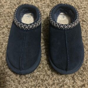 Ugg toddler size 9 Tasman slippers - like new condition